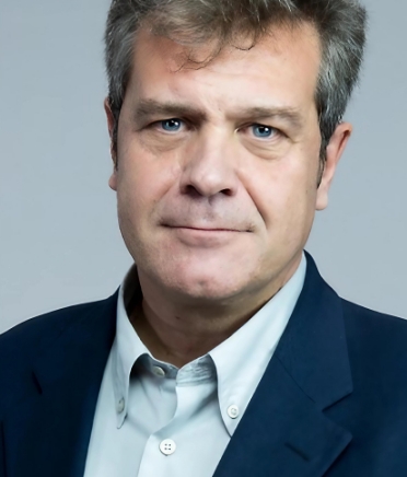 Dr. Carlos García